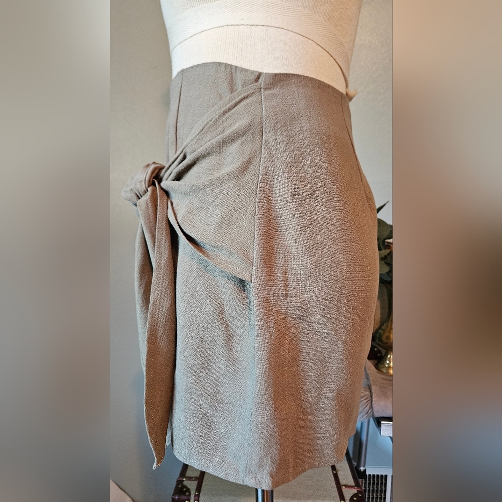 NWT Alya by Francesca's Coastal Boho Chic Twist Knot Sage Mini Skirt Size M - Picture 3 of 9